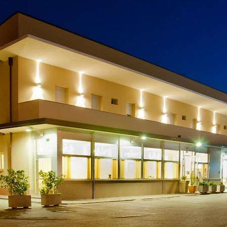 Hotel Ristorante Cesare Savignano sul Rubicone Eksteriør bilde